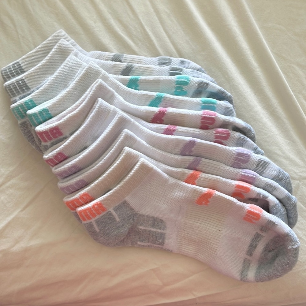 Puma Woman’s Socks. Dive 7 to 10. 5 Pair Set. White with Pastels. Never Worn.